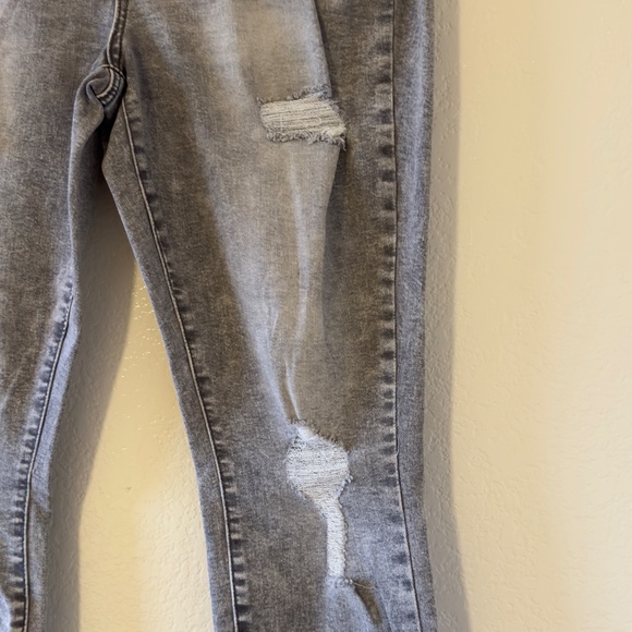 So High Rise Distressed Jeggings Raw Hem Gray Wash - Picture 5 of 9